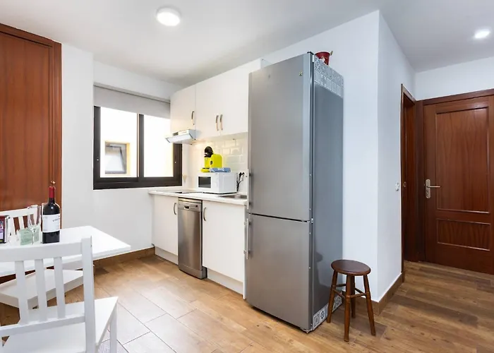 Elegante Y Luminoso Piso Recien Reformado アパート